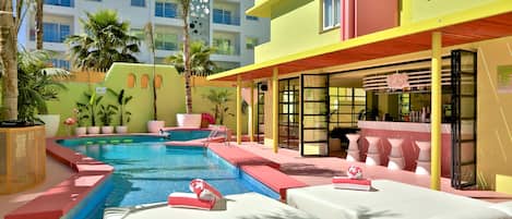 Outdoor pool, pool loungers