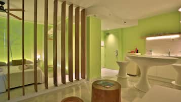 Minibar, in-room safe, blackout drapes, free WiFi