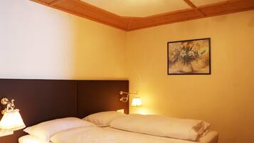 Family Room, Mountain View (Comfort) | Hypo-allergenic bedding, free WiFi, bed sheets