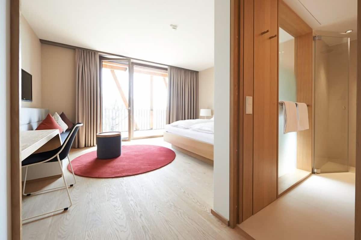 Habitación doble Confort | Artículos del minibar gratis y caja de seguridad en la habitación