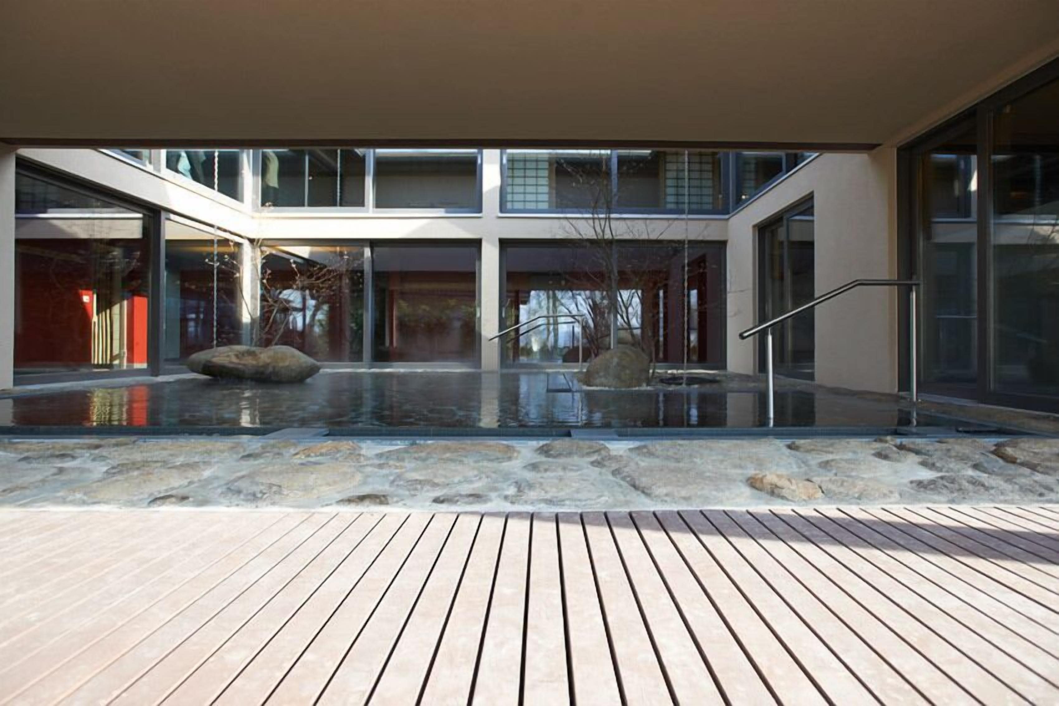 sauna, steam room, body treatments, aromatherapy, facials