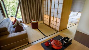 Suite (Japan) | Wohnbereich | Flachbildfernseher