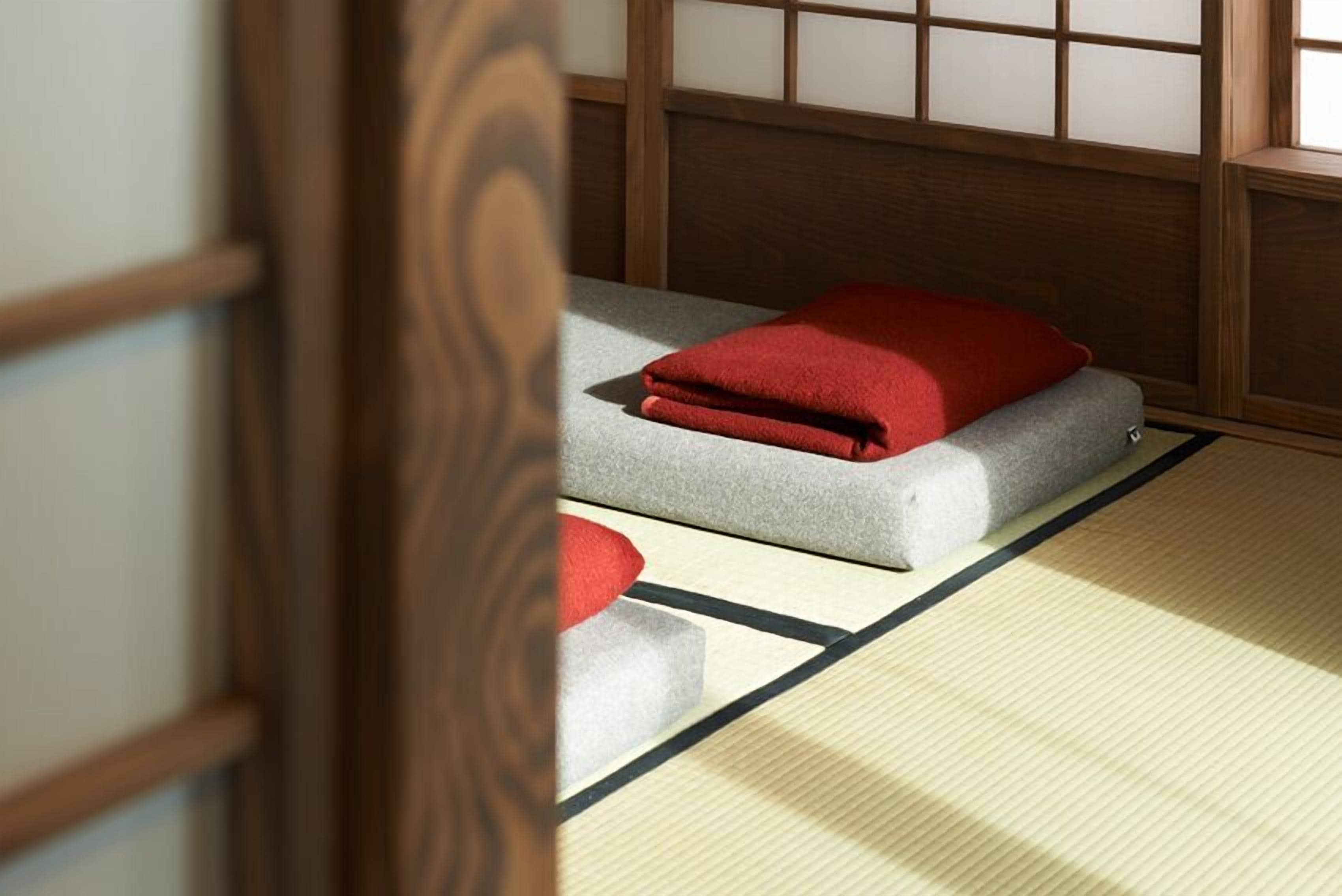 sauna, steam room, body treatments, aromatherapy, facials