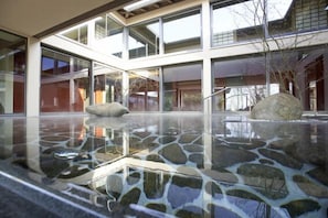 桑拿、湿蒸房、身体护理、芳香疗法、面部护理、指(趾)甲修剪和护理