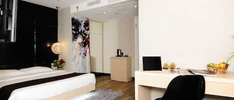 Executive King Room | In-room safe, blackout drapes, iron/ironing board, free WiFi