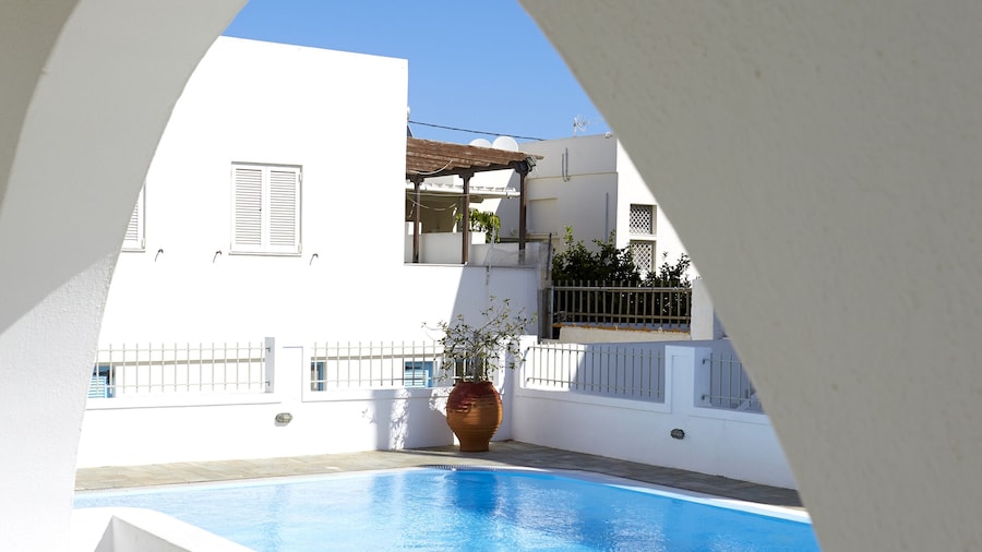 Nissos Thira Hotel