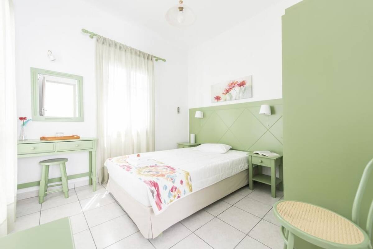 Habitació individual estàndard | Minibar, caixa forta a l'habitació, escriptori i cortines opaques 
