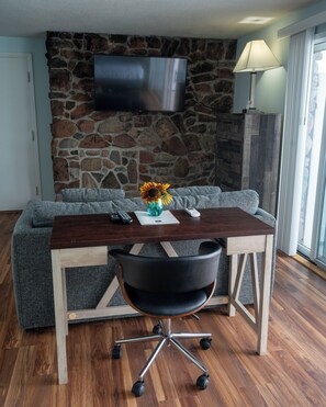 Habitación doble Deluxe | Camas con pillow-top, escritorio y espacio para trabajar con laptop 