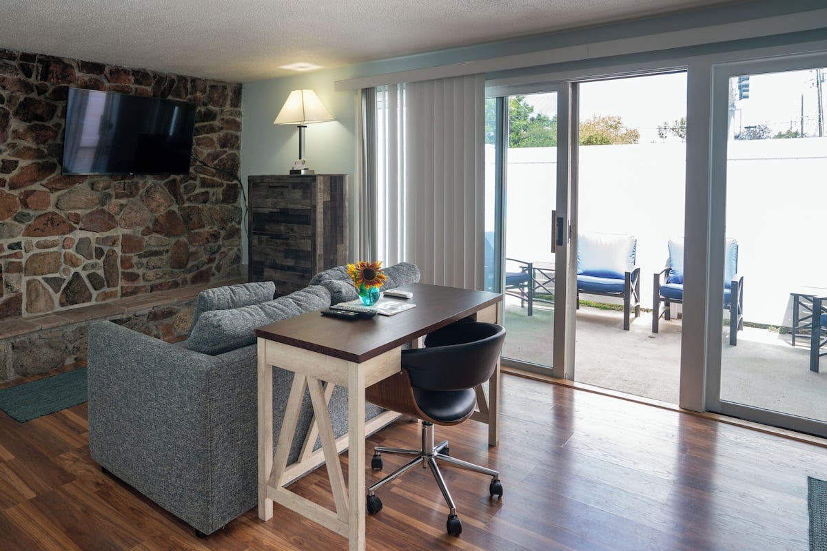 Deluxe Double Room | 2 bedrooms, pillowtop beds, desk, laptop workspace