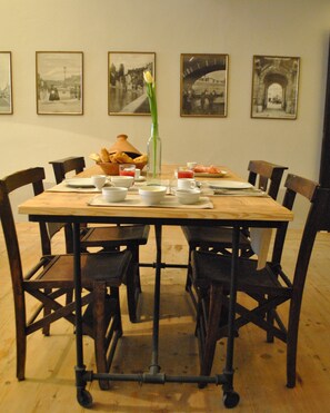 Bao gồm bữa sáng buffet hàng ngày