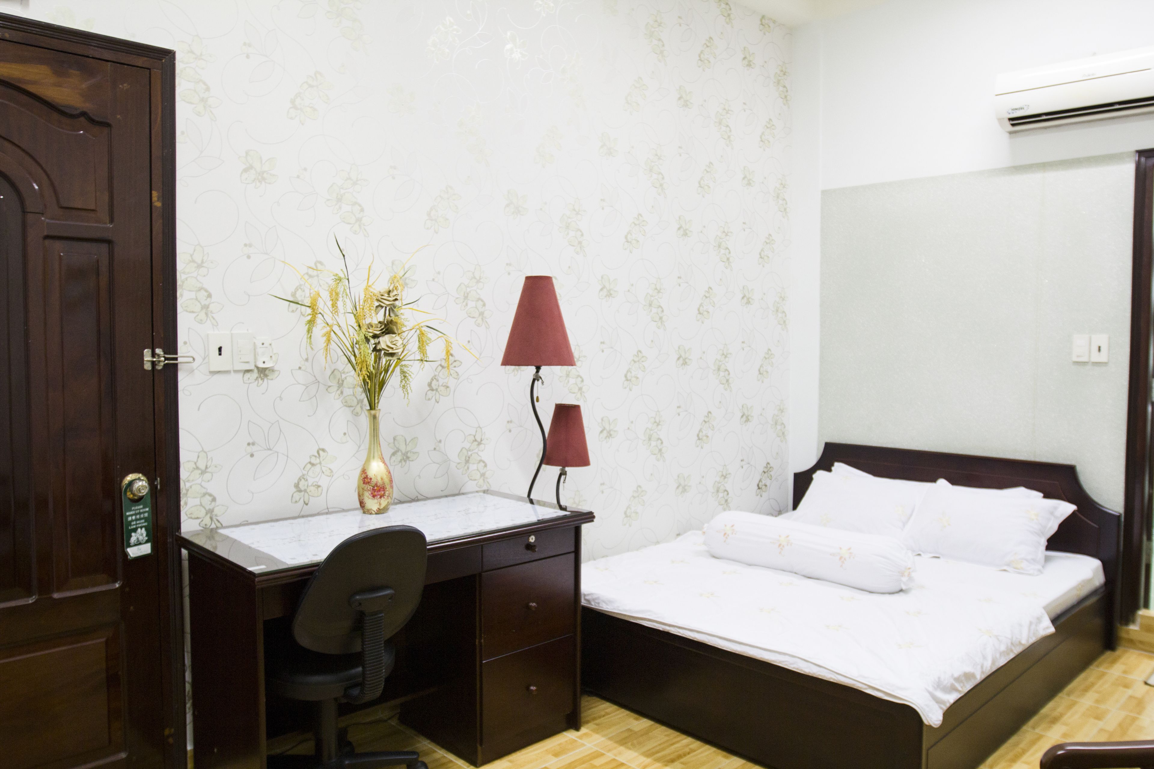 deluxe double room | minibar, in-room safe, desk, free wifi