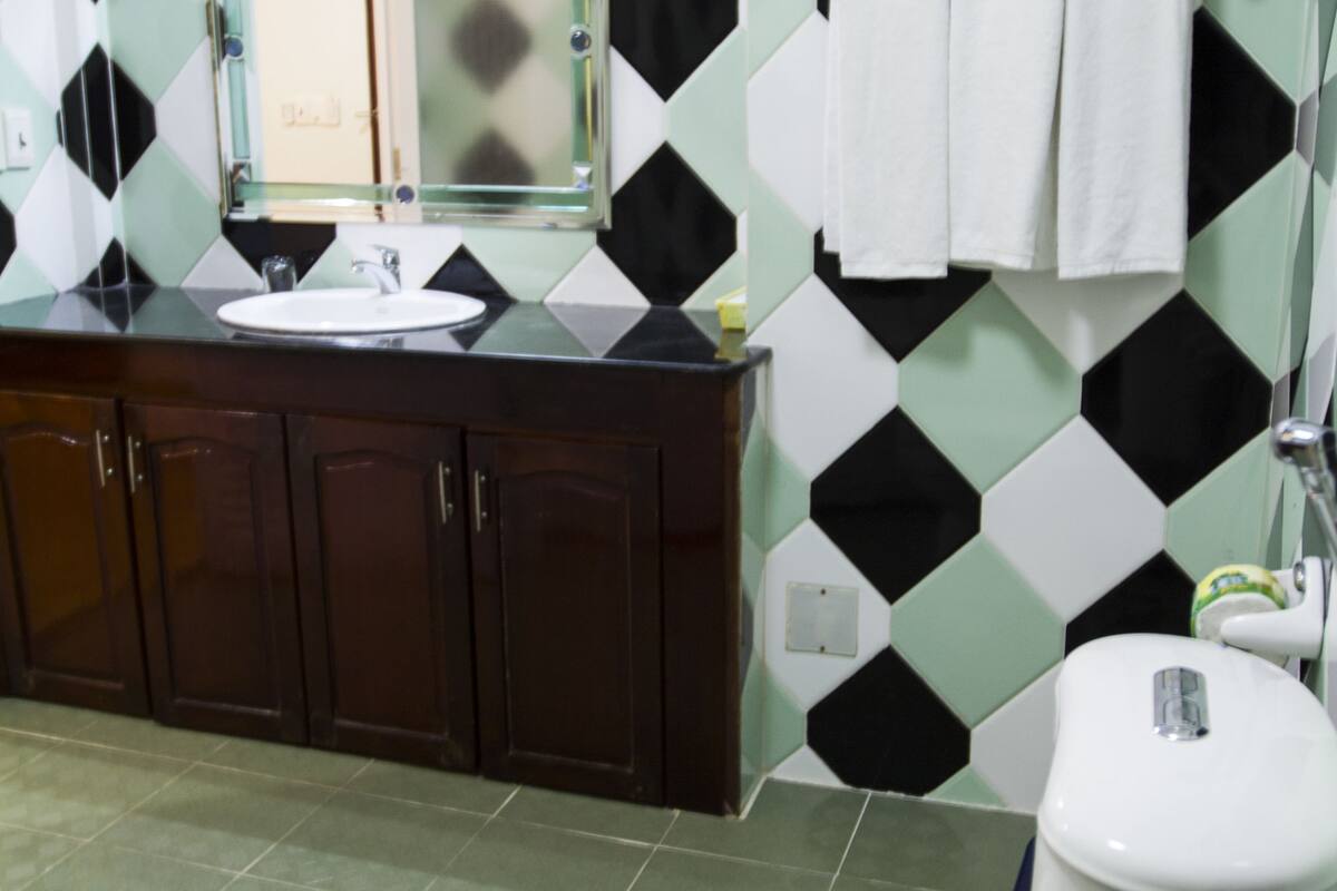 deluxe triple room | minibar, in-room safe, desk, free wifi