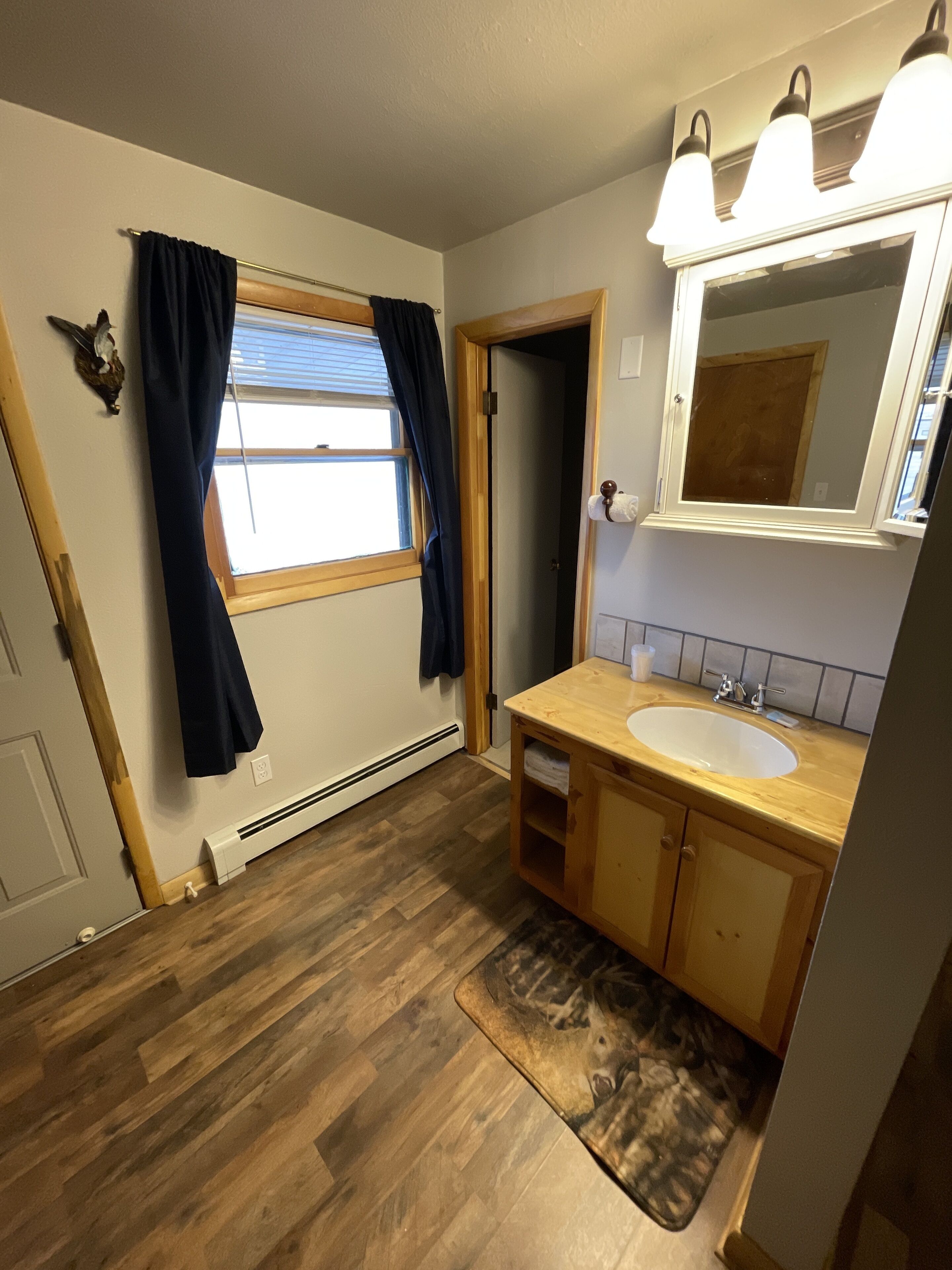 Single Room, 1 King Bed, Non Smoking, Ground Floor | Memory foam beds, individually decorated, individually furnished