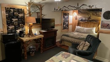 Double Room, 2 Queen Beds, Non Smoking, Ground Floor | 1 bedroom, memory-foam beds, individually decorated
