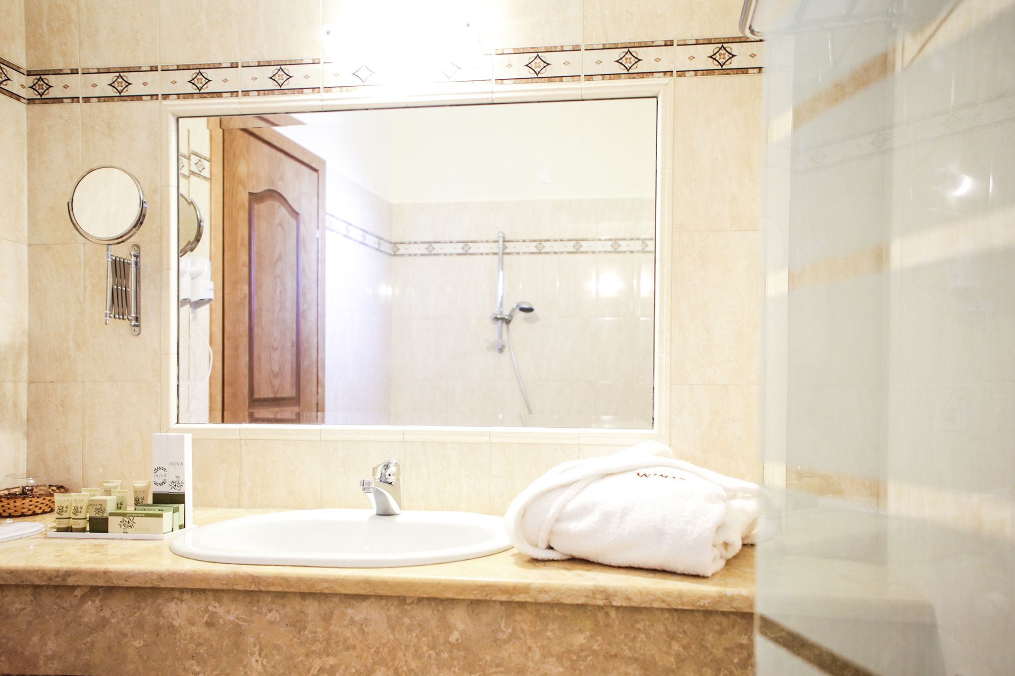 family room, fireplace, mountain view | bathroom | bathtub, deep-soaking bathtub, free toiletries, hair dryer