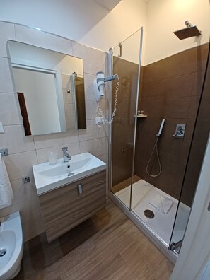 Grand Room | Bathroom | Shower, free toiletries, hair dryer, bidet - Hotel Mimosa (Rome)