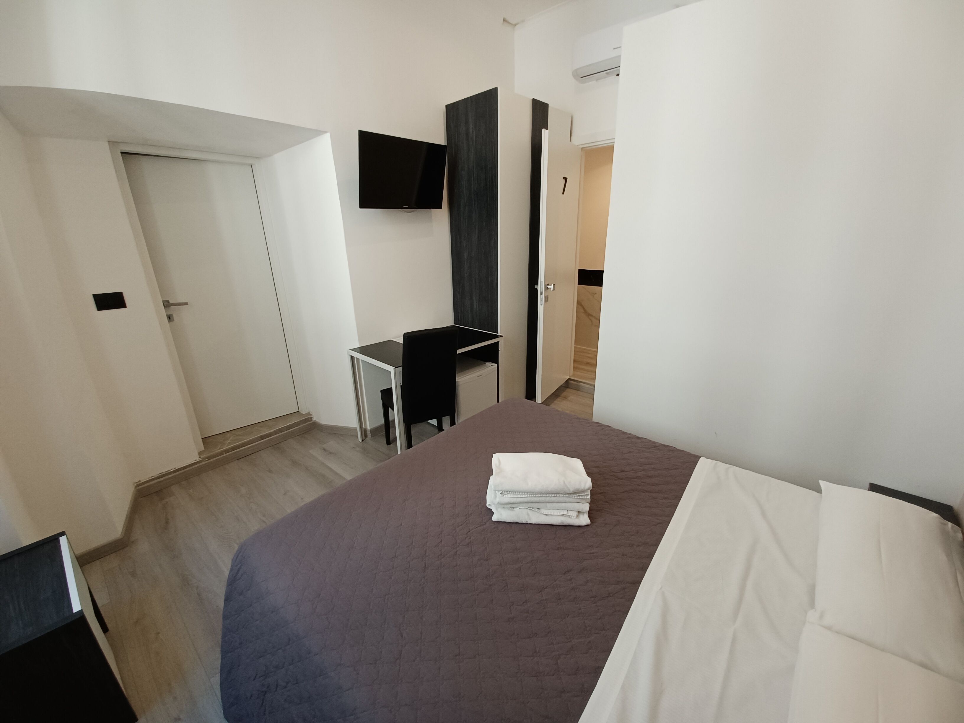 standard double room | 2 bedrooms, premium bedding, minibar, desk
