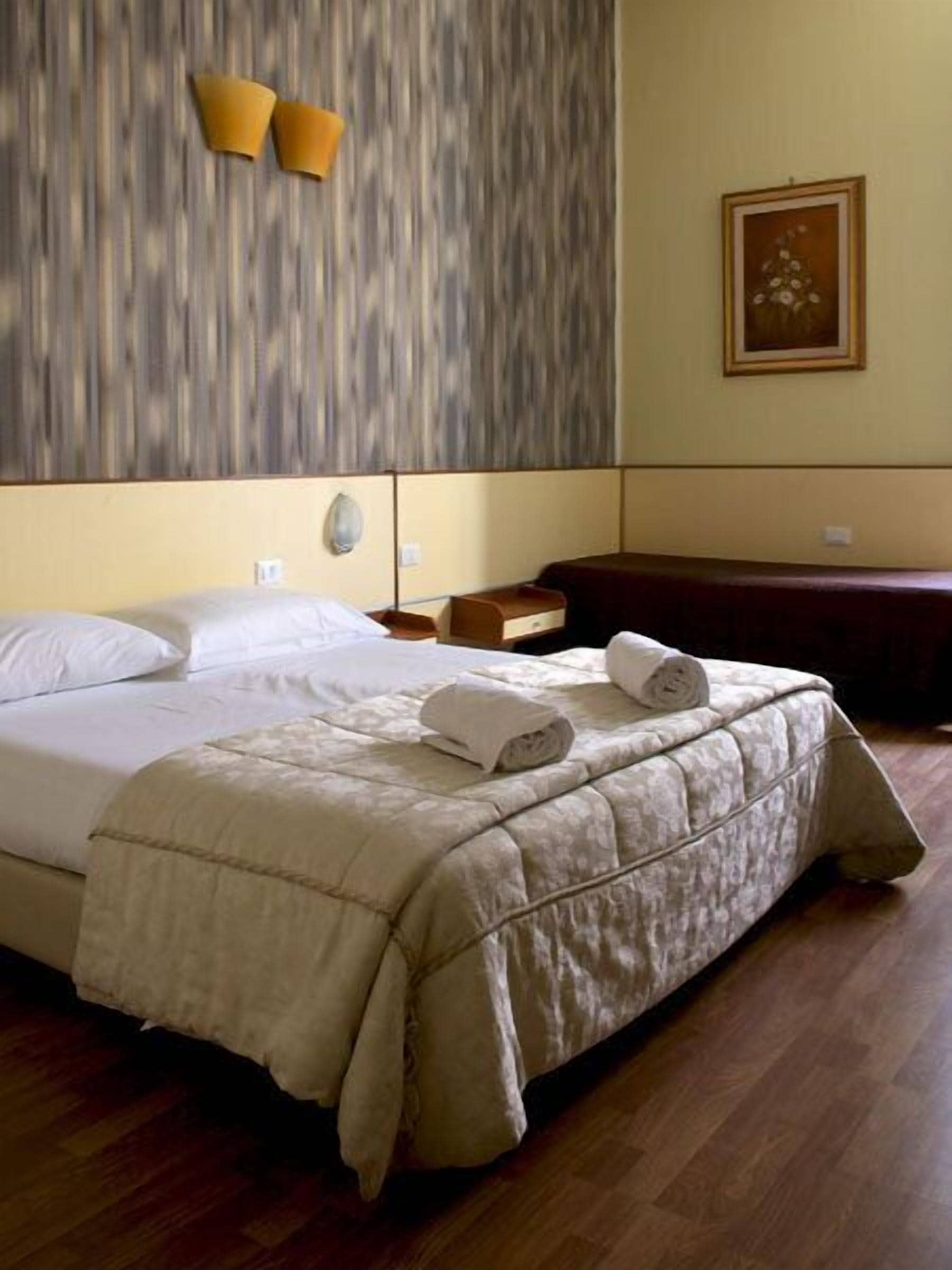 standard triple room | 2 bedrooms, premium bedding, minibar, desk