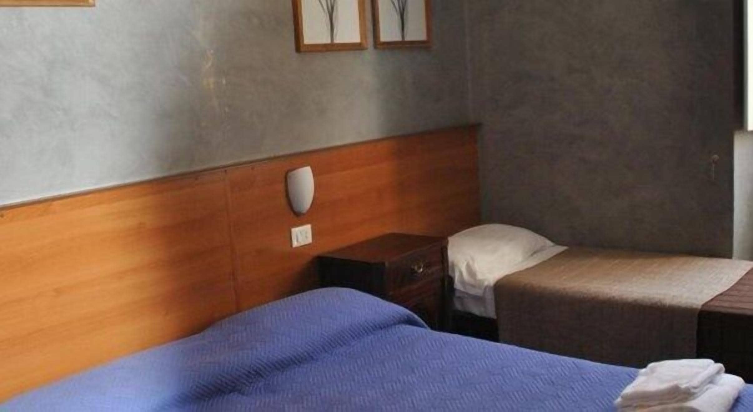standard triple room | 2 bedrooms, premium bedding, minibar, desk