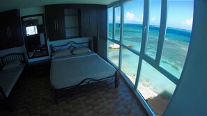 Deluxe Apartment, Multiple Beds, Sea View, Oceanfront | Egyptian cotton sheets, hypo-allergenic bedding, in-room safe - Sheylla's Place PathWay (San Andrés)