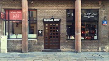 Vista frontal de la propiedad