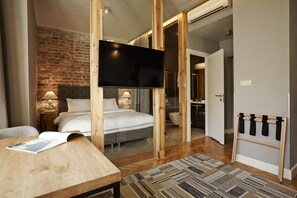 King Studio with Sofa Bed | In-room safe, individually decorated, individually furnished - SleepWell Apartments Ordynacka (Warsaw)