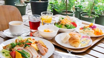 Desayuno buffet todos los días (con cargo)