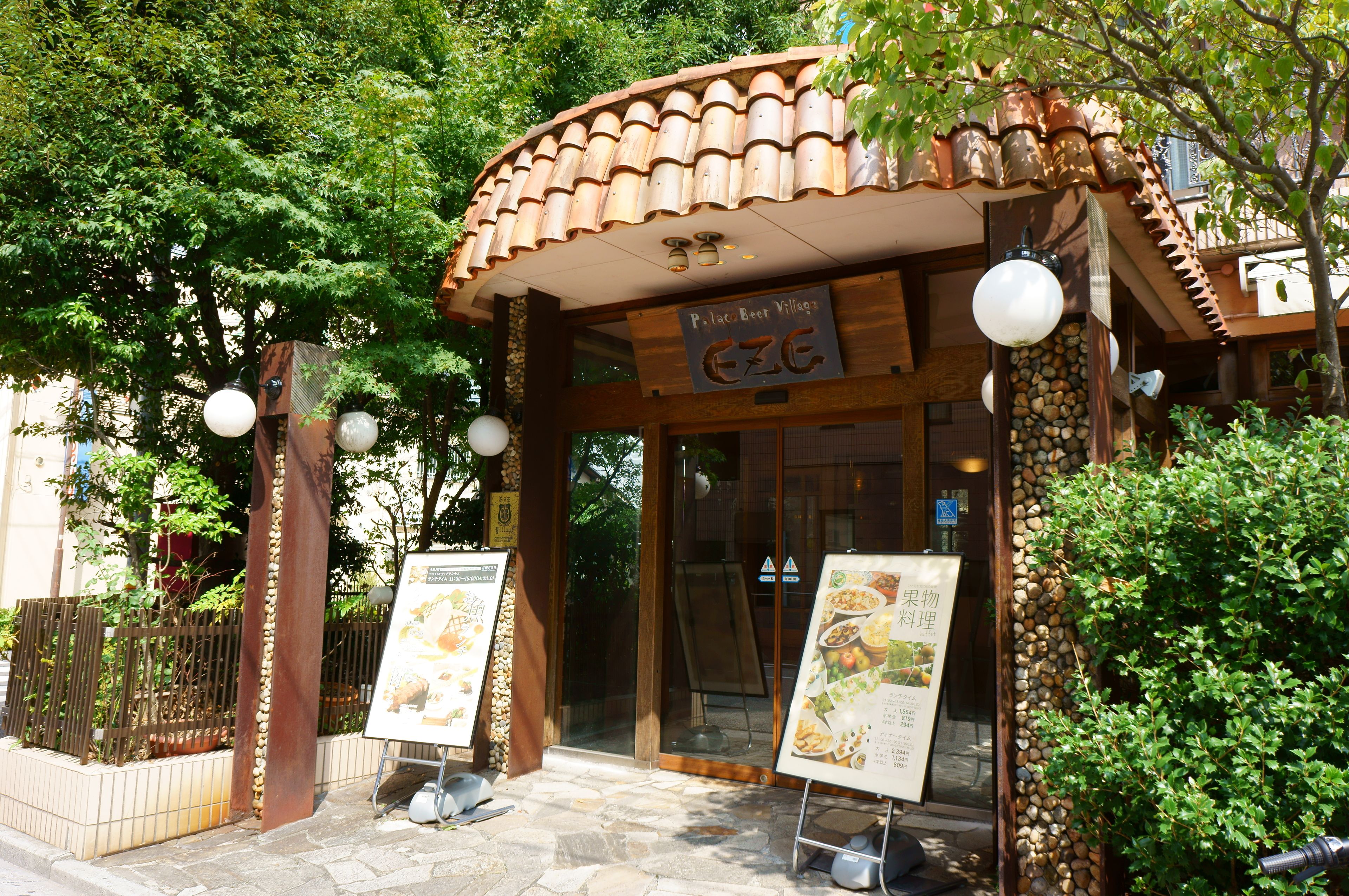 Daily buffet breakfast (JPY 1600 per person)