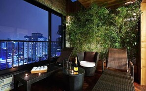 Suite (SPA)-bigger than most rooms in seoul | View from room