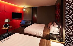 Deluxe Twin kamer (bigger than most rooms in seoul) | Een gratis minibar, individueel gemeubileerd, een bureau, gratis wifi