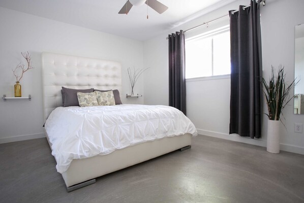 2 bedrooms, laptop workspace, iron/ironing board, free cots/infant beds - Travis Heights Modern I (Austin)