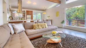Unclassified image, 4 of 183, button - Travis Heights Modern I (Austin)