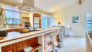 Unclassified image, 5 of 183, button - Travis Heights Modern I (Austin)