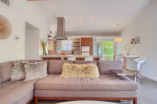 Travis Heights Modern I