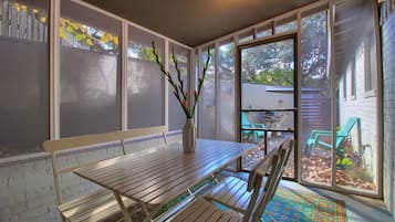 Business Townhome - The Yellow Door | Terrace/patio