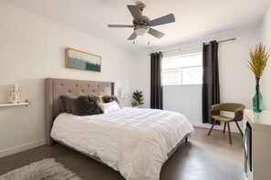 Townhouse (The Olive Door) | 2 kamar tidur, ruang kerja ramah laptop, dan setrika/meja setrika