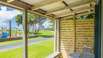 One Bedroom Self-Contained Cabin | Terrace/patio