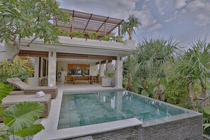 Outdoor pool - Villa Nikara (Canggu)