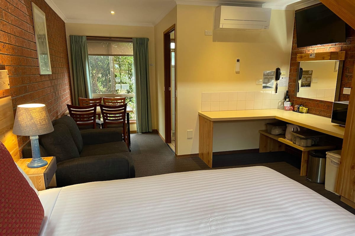 1 bedroom, premium bedding, minibar, individually furnished
