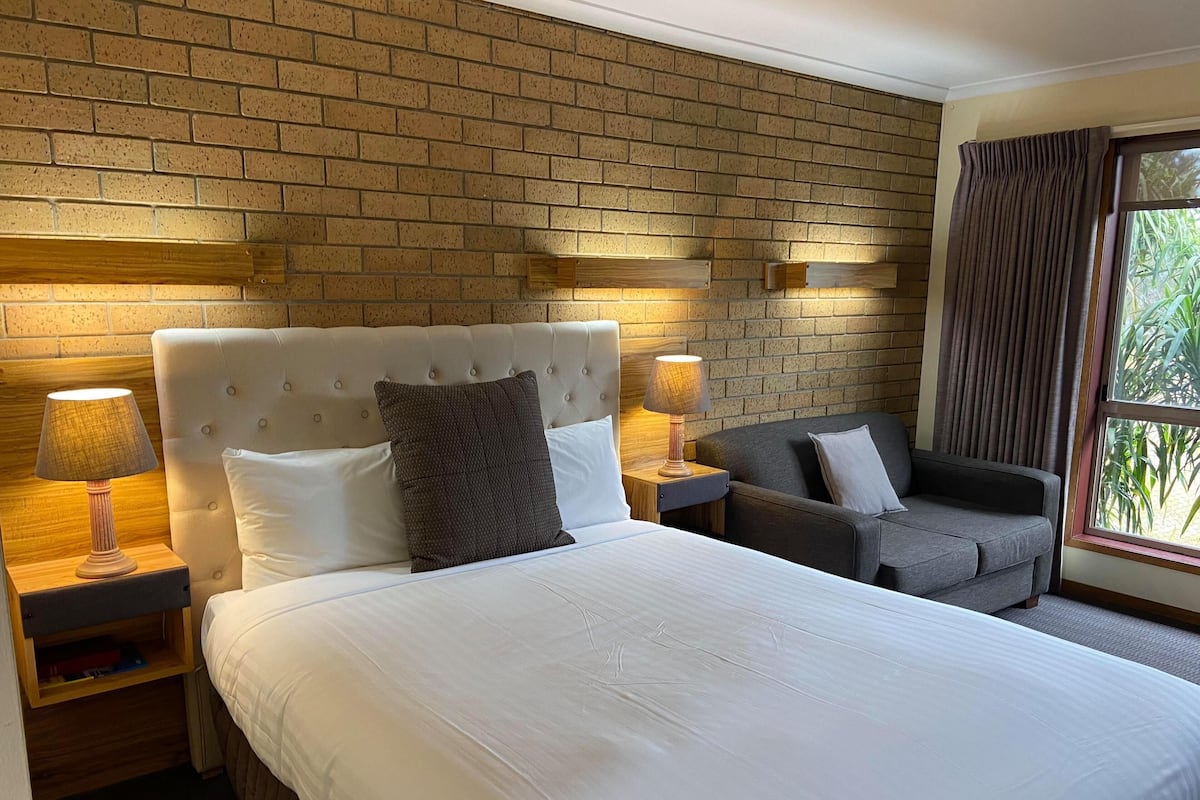 Queen Room | 1 bedroom, premium bedding, minibar, individually furnished