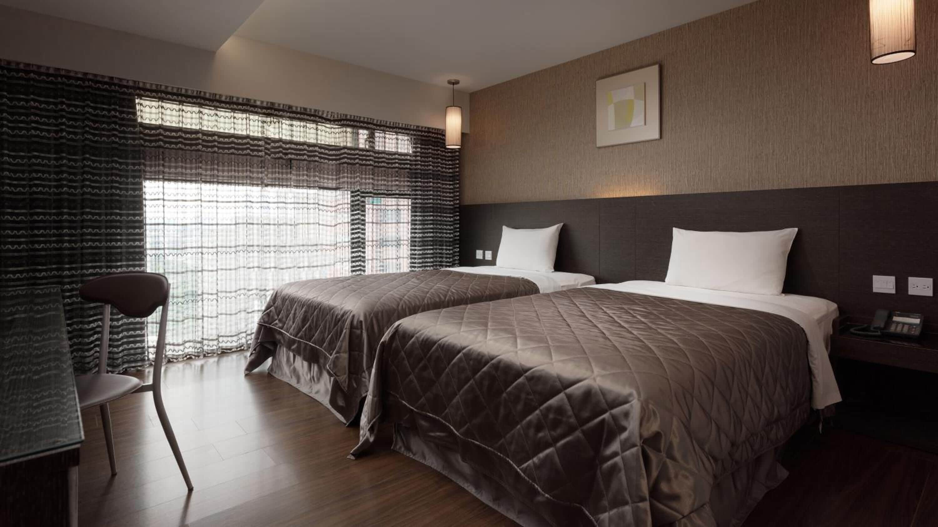 desk, soundproofing, free wifi, bed sheets