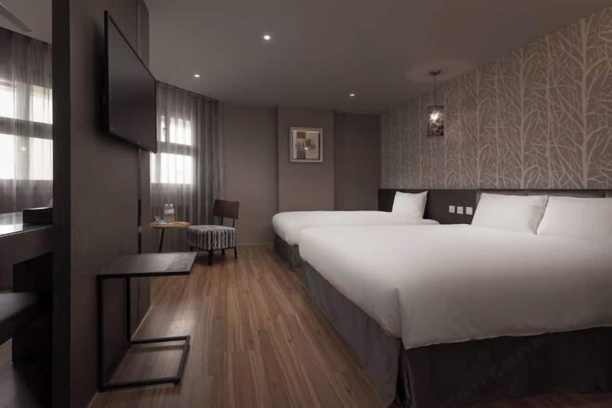 Escritorio, insonorización, wifi gratis y ropa de cama