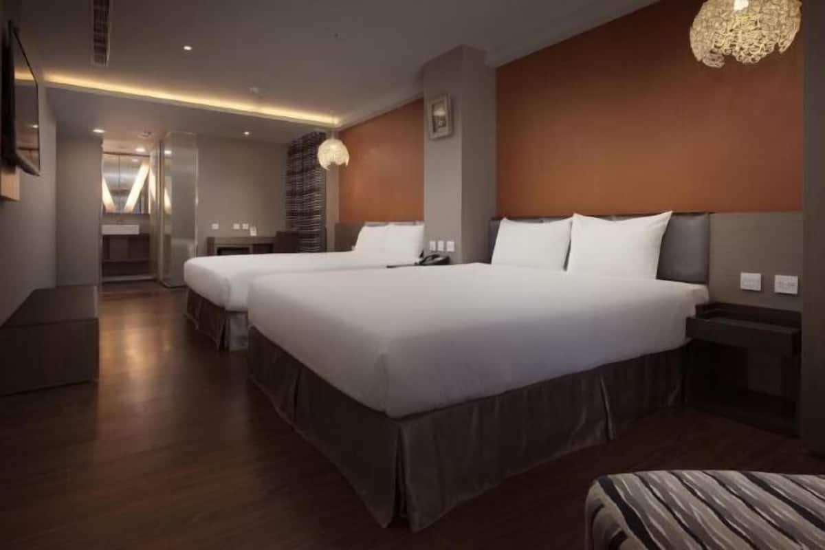 Escritorio, insonorización, wifi gratis y ropa de cama