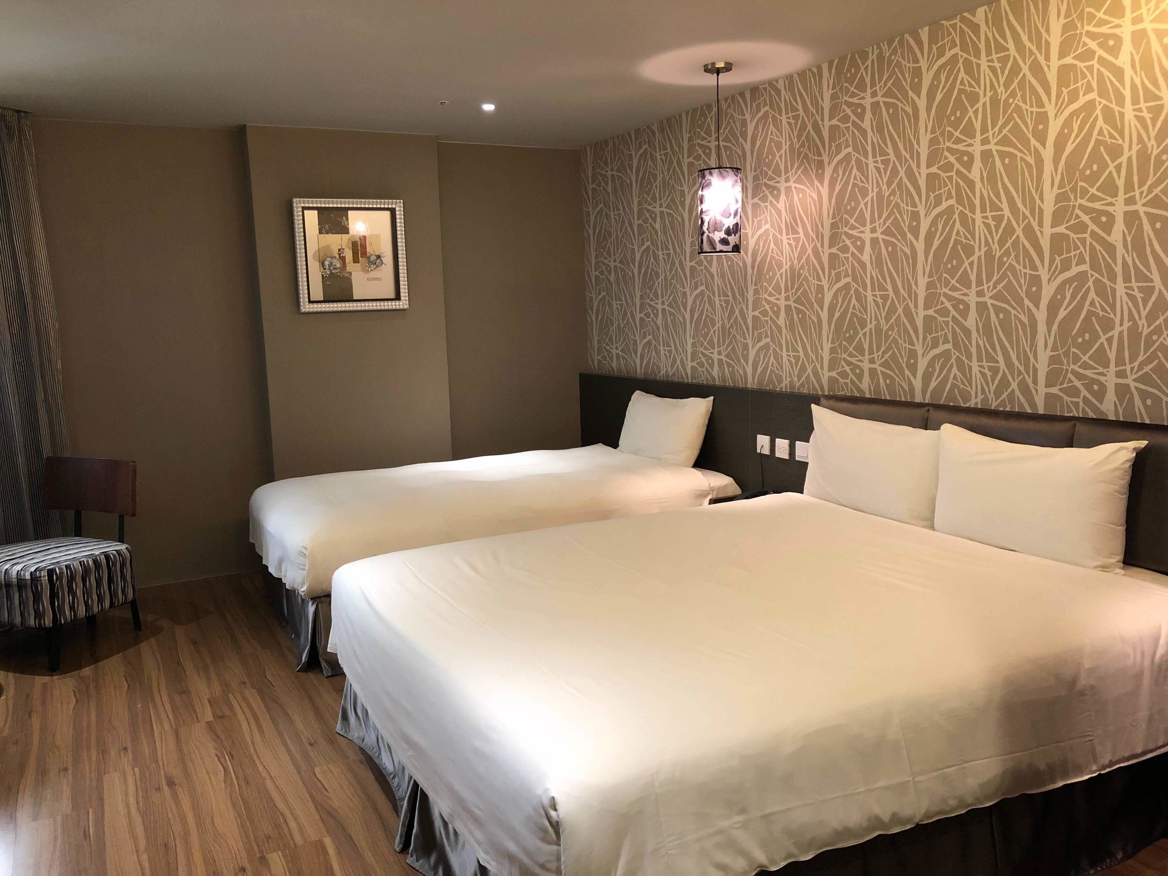 triple room | desk, soundproofing, free wifi, bed sheets