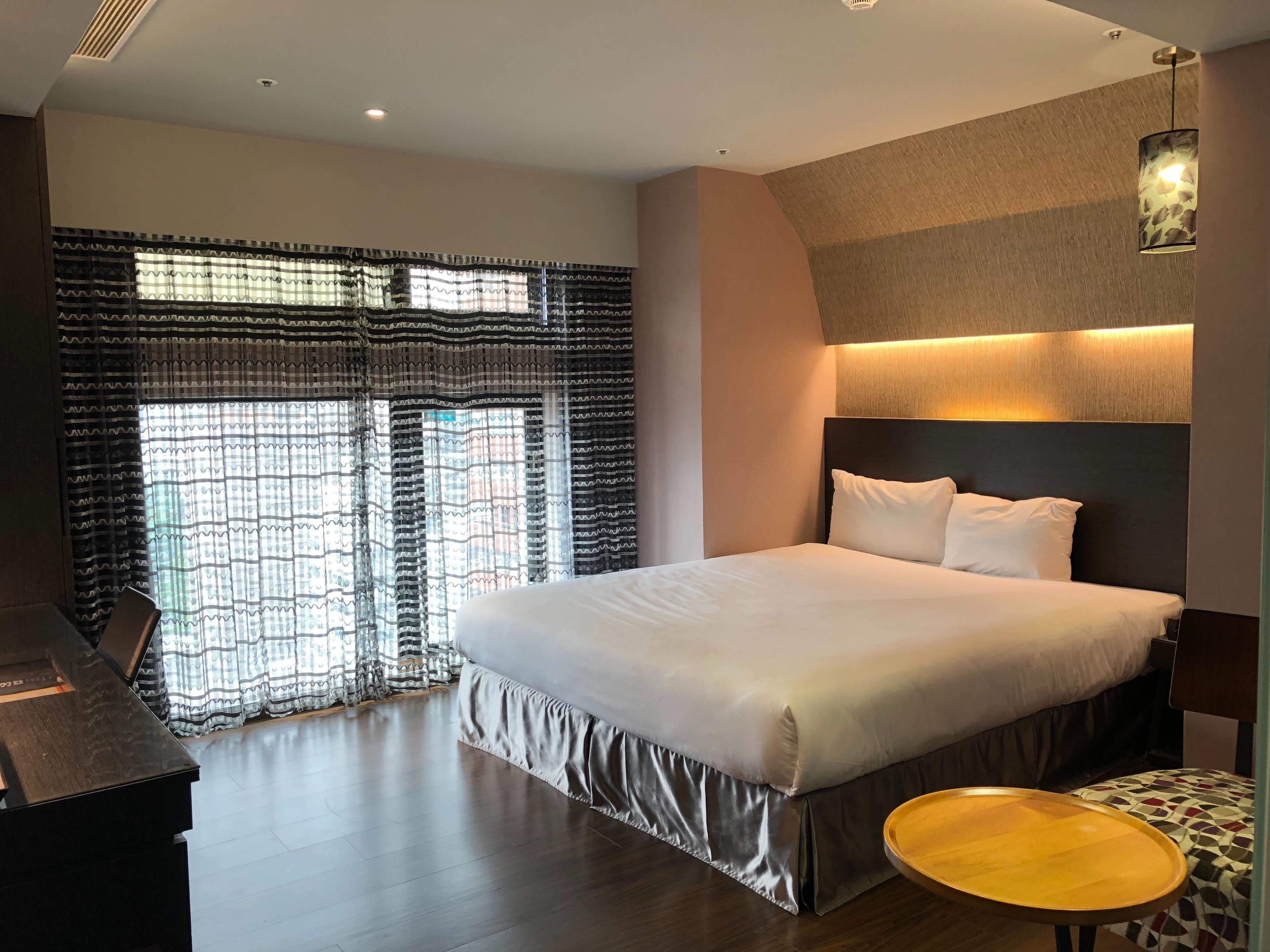standard double room | desk, soundproofing, free wifi, bed sheets