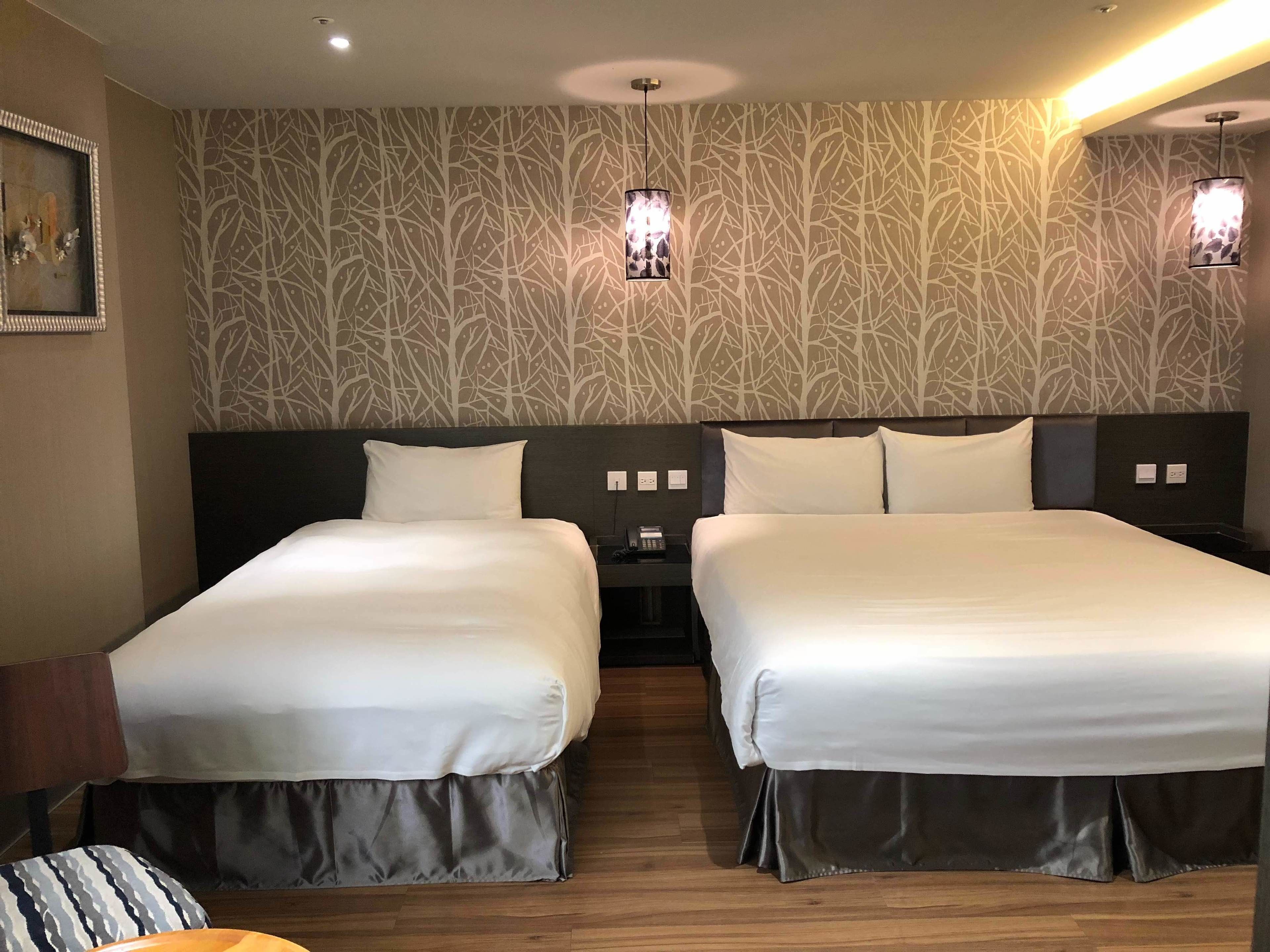 triple room | desk, soundproofing, free wifi, bed sheets