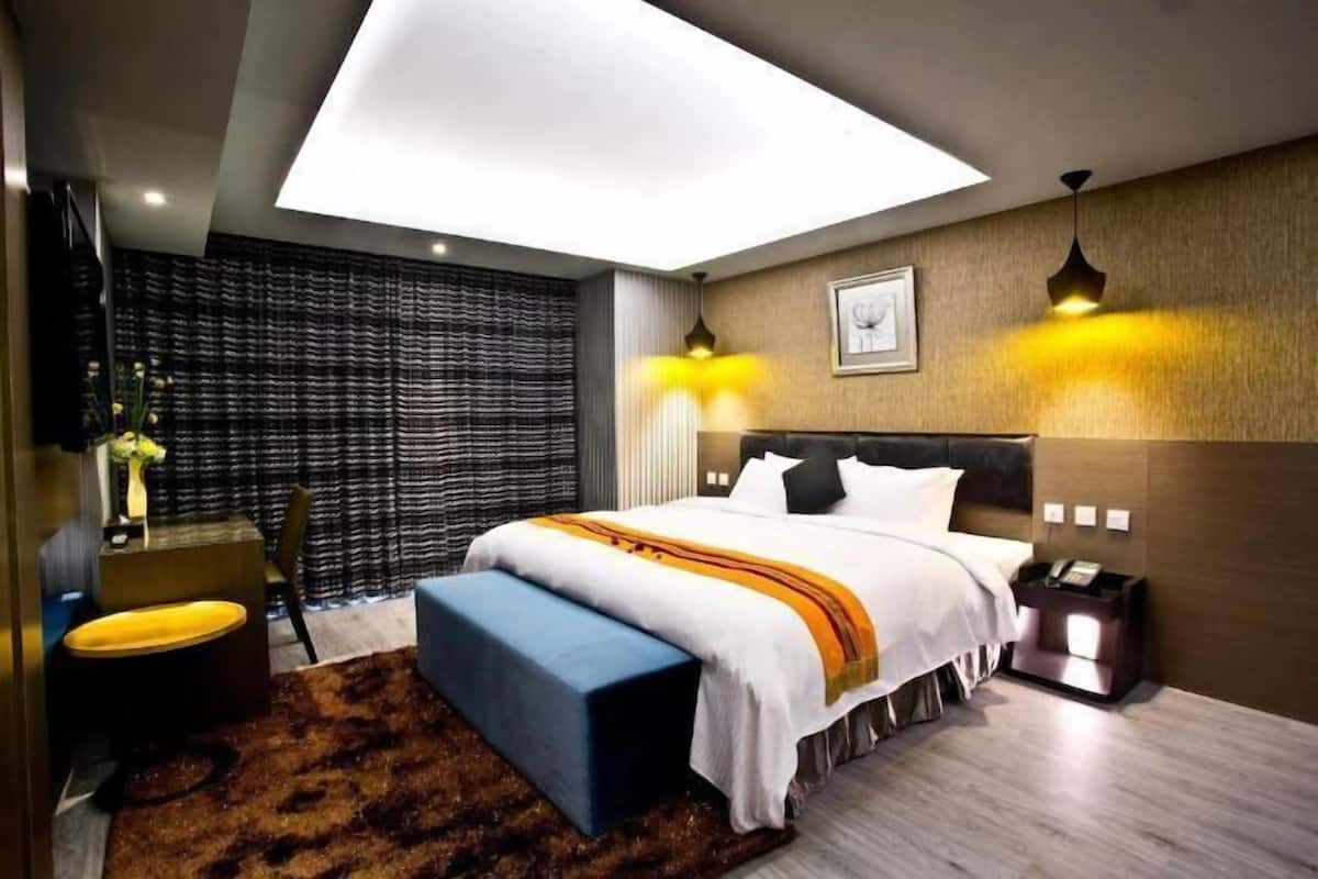 Escritorio, insonorización, wifi gratis y ropa de cama