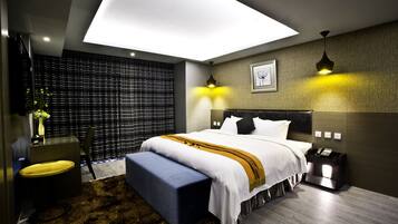 Habitación Deluxe doble | Escritorio, sistema de insonorización, wifi gratis y ropa de cama