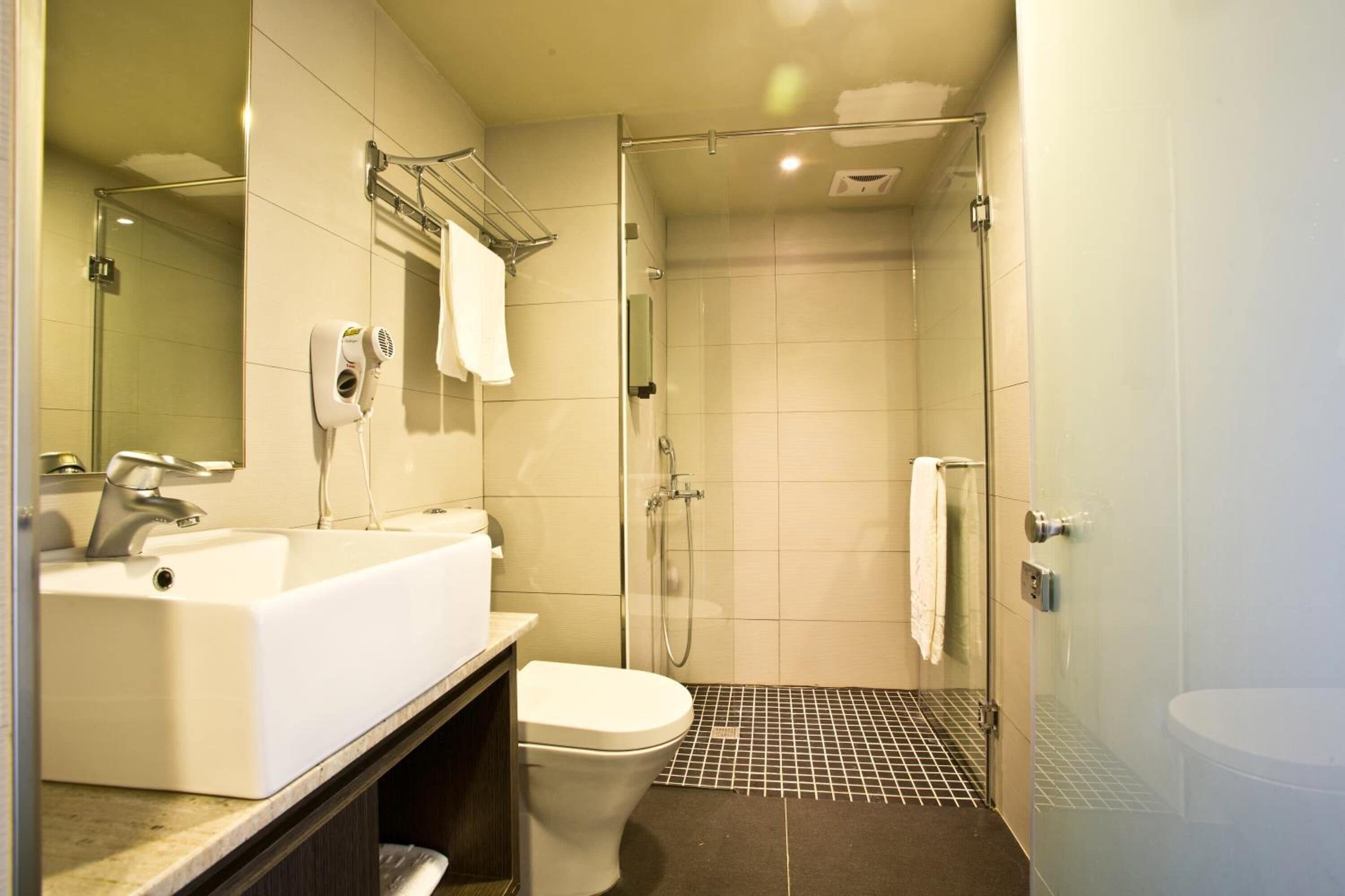 shower, free toiletries, hair dryer, slippers