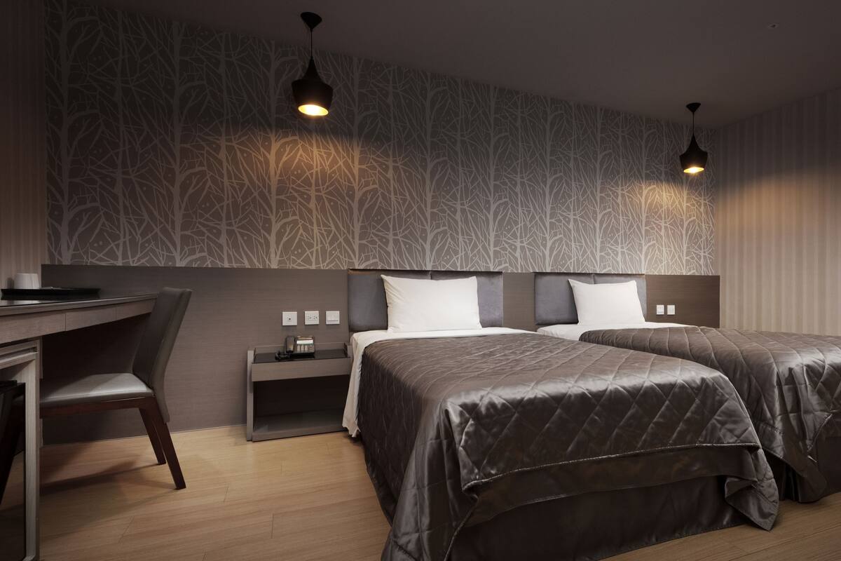 Standard Twin Room | Desk, soundproofing, WiFi (free), bed sheets